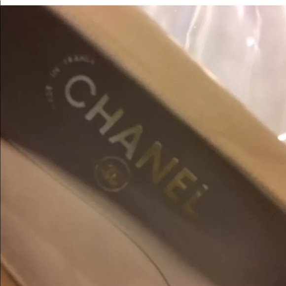 VTG CHANEL Mademoiselle Beige/Black Block Heels 6 - Picture 4 of 10